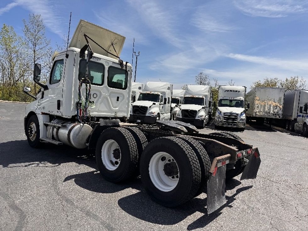 Day Cab Tractor-Heavy Duty Tractors-Freightliner-2018-T12664ST-Obetz-OH-436,894\n\t\tmiles-$ 43,500 - Image 5