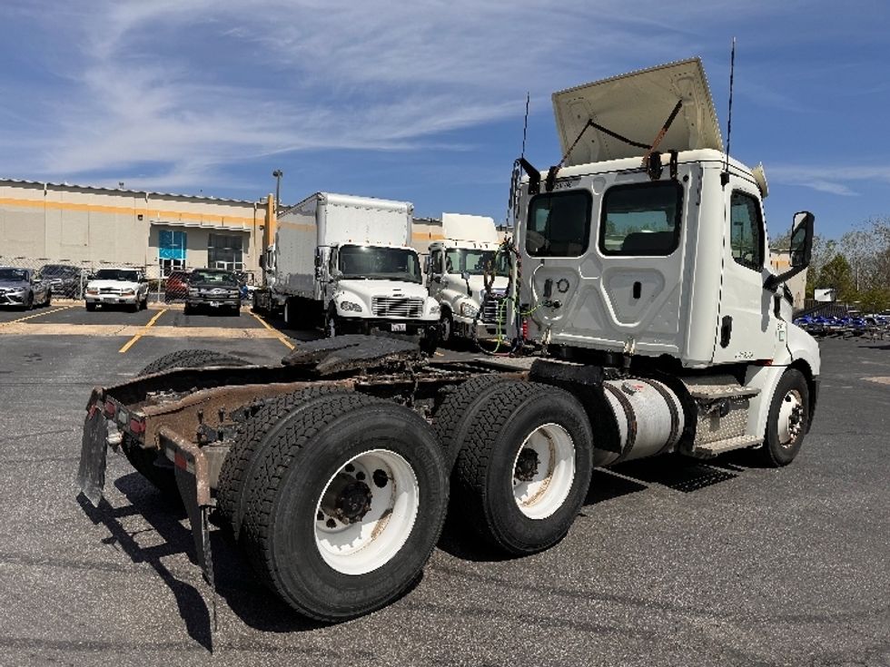 Day Cab Tractor-Heavy Duty Tractors-Freightliner-2018-T12664ST-Obetz-OH-436,894\n\t\tmiles-$ 43,500 - Image 7