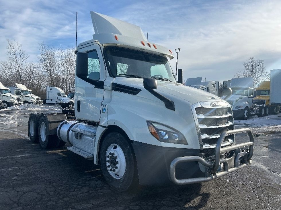 Day Cab Tractor-Heavy Duty Tractors-Freightliner-2018-T12664ST-Obetz-OH-448,978\n\t\tmiles-$ 38,000 - Image 1