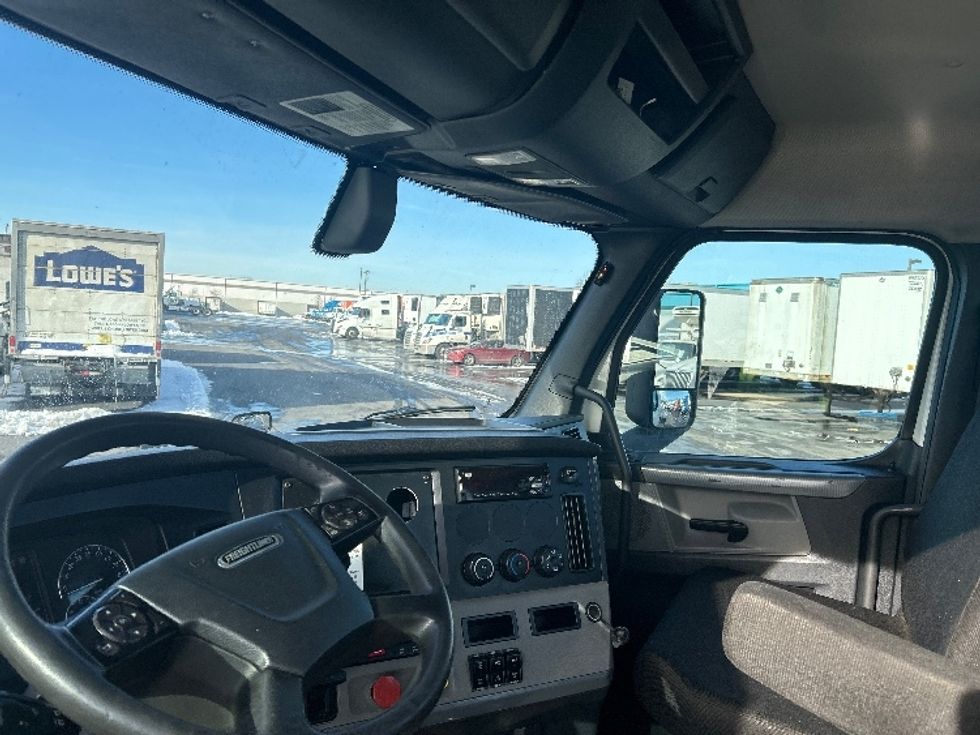 Day Cab Tractor-Heavy Duty Tractors-Freightliner-2018-T12664ST-Obetz-OH-448,978\n\t\tmiles-$ 38,000 - Image 10