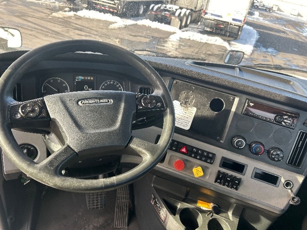 Day Cab Tractor-Heavy Duty Tractors-Freightliner-2018-T12664ST-Obetz-OH-448,978\n\t\tmiles-$ 38,000 - Image 11