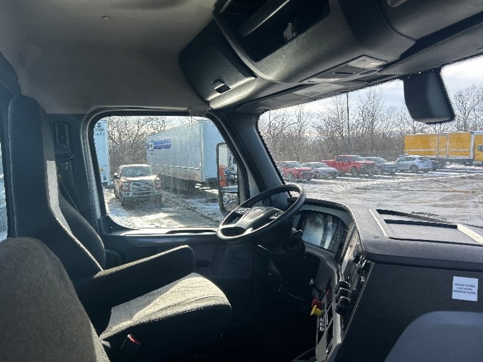 Day Cab Tractor-Heavy Duty Tractors-Freightliner-2018-T12664ST-Obetz-OH-448,978\n\t\tmiles-$ 38,000 - Image 14