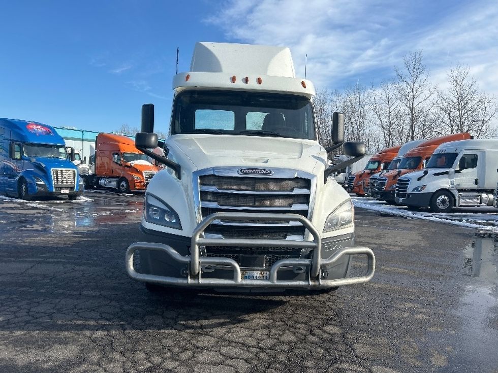 Day Cab Tractor-Heavy Duty Tractors-Freightliner-2018-T12664ST-Obetz-OH-448,978\n\t\tmiles-$ 38,000 - Image 2