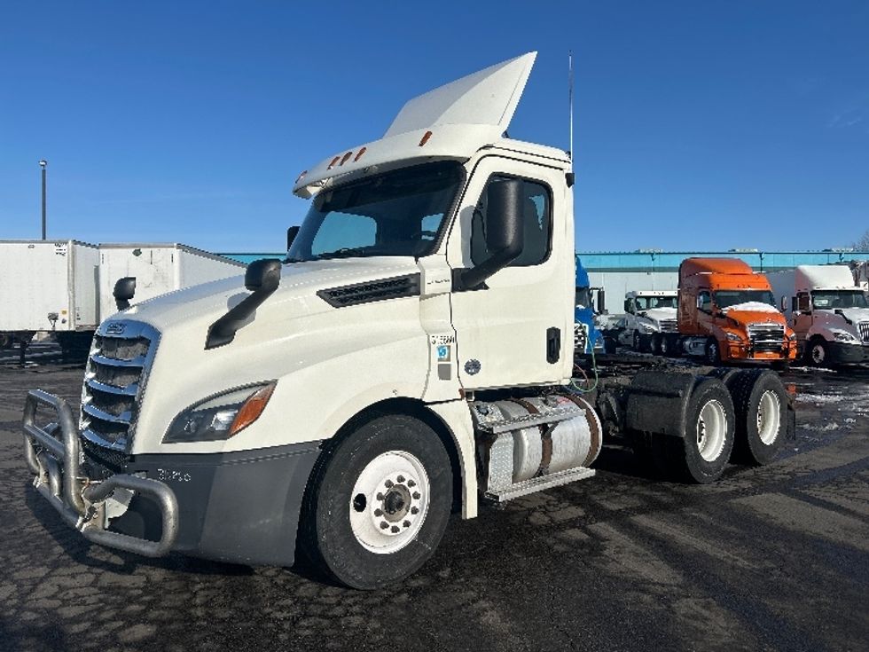 Day Cab Tractor-Heavy Duty Tractors-Freightliner-2018-T12664ST-Obetz-OH-448,978\n\t\tmiles-$ 38,000 - Image 3