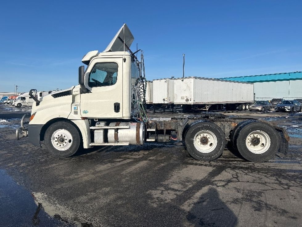 Day Cab Tractor-Heavy Duty Tractors-Freightliner-2018-T12664ST-Obetz-OH-448,978\n\t\tmiles-$ 38,000 - Image 4