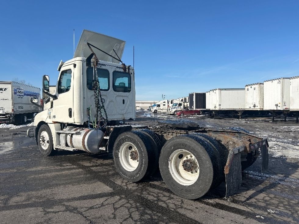 Day Cab Tractor-Heavy Duty Tractors-Freightliner-2018-T12664ST-Obetz-OH-448,978\n\t\tmiles-$ 38,000 - Image 5