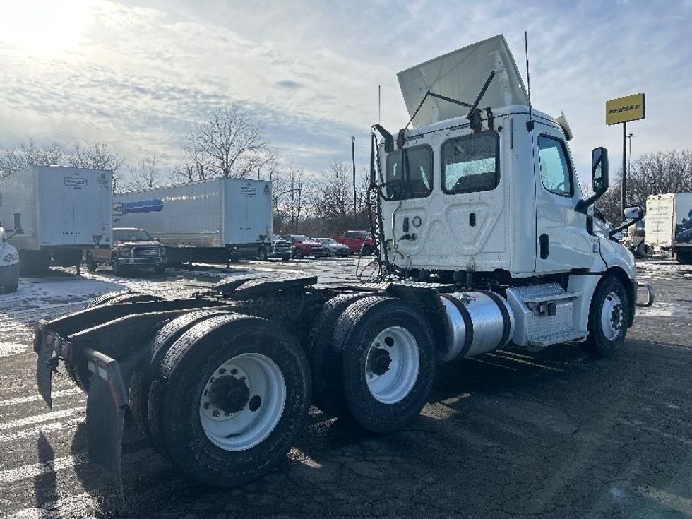 Day Cab Tractor-Heavy Duty Tractors-Freightliner-2018-T12664ST-Obetz-OH-448,978\n\t\tmiles-$ 38,000 - Image 7