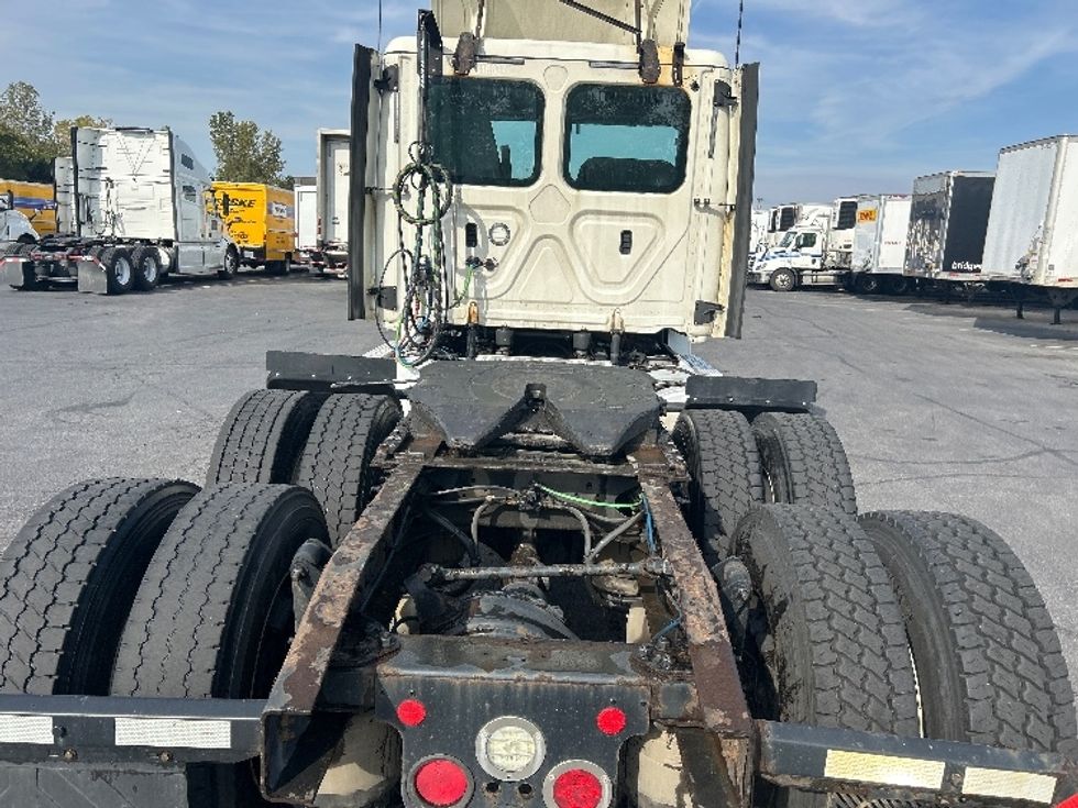 Day Cab Tractor-Heavy Duty Tractors-Freightliner-2018-T12664ST-Obetz-OH-527,540\n\t\tmiles-$ 34,250 - Image 6