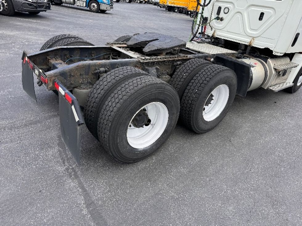 Day Cab Tractor-Heavy Duty Tractors-Freightliner-2018-T12664ST-Obetz-OH-581,682\n\t\tmiles-$ 35,750 - Image 17