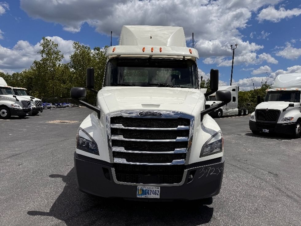Day Cab Tractor-Heavy Duty Tractors-Freightliner-2018-T12664ST-Obetz-OH-581,682\n\t\tmiles-$ 35,750 - Image 2