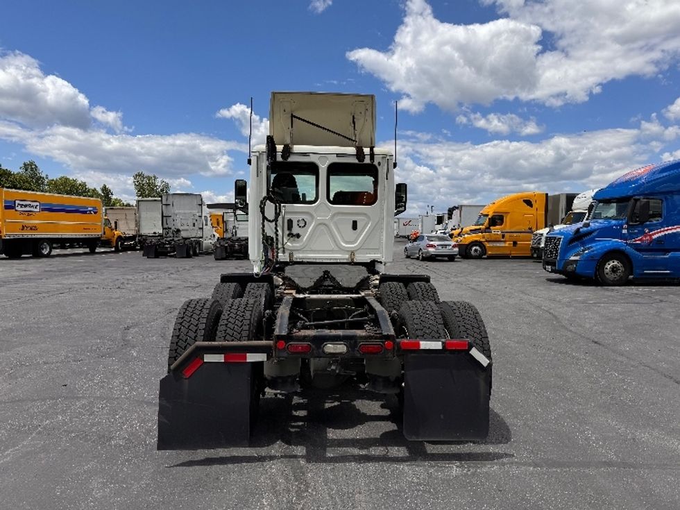 Day Cab Tractor-Heavy Duty Tractors-Freightliner-2018-T12664ST-Obetz-OH-581,682\n\t\tmiles-$ 35,750 - Image 6