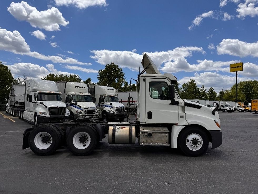 Day Cab Tractor-Heavy Duty Tractors-Freightliner-2018-T12664ST-Obetz-OH-581,682\n\t\tmiles-$ 35,750 - Image 8