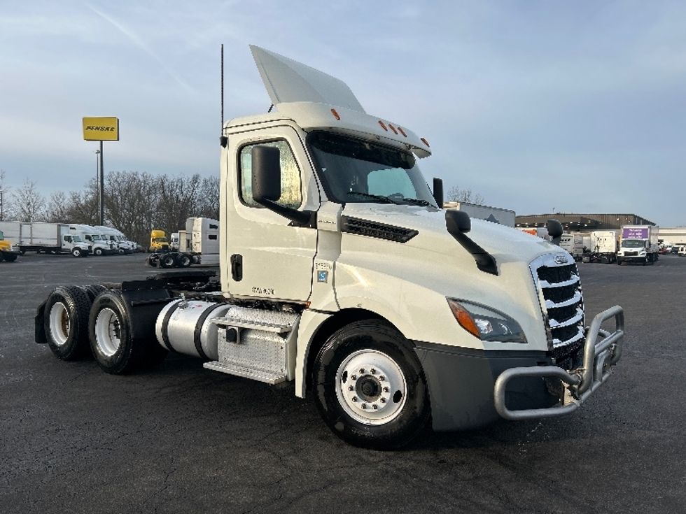 Day Cab Tractor-Heavy Duty Tractors-Freightliner-2018-T12664ST-Obetz-OH-611,850\n\t\tmiles-$ 31,250 - Image 1