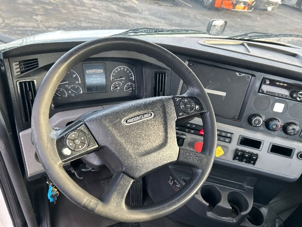 Day Cab Tractor-Heavy Duty Tractors-Freightliner-2018-T12664ST-Obetz-OH-611,850\n\t\tmiles-$ 31,250 - Image 11