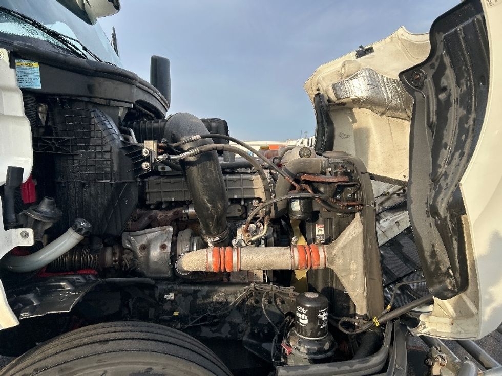 Day Cab Tractor-Heavy Duty Tractors-Freightliner-2018-T12664ST-Obetz-OH-611,850\n\t\tmiles-$ 31,250 - Image 15