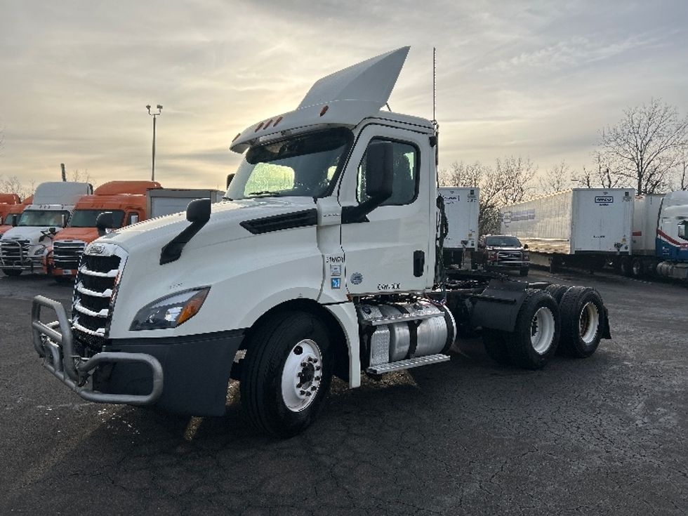 Day Cab Tractor-Heavy Duty Tractors-Freightliner-2018-T12664ST-Obetz-OH-611,850\n\t\tmiles-$ 31,250 - Image 3