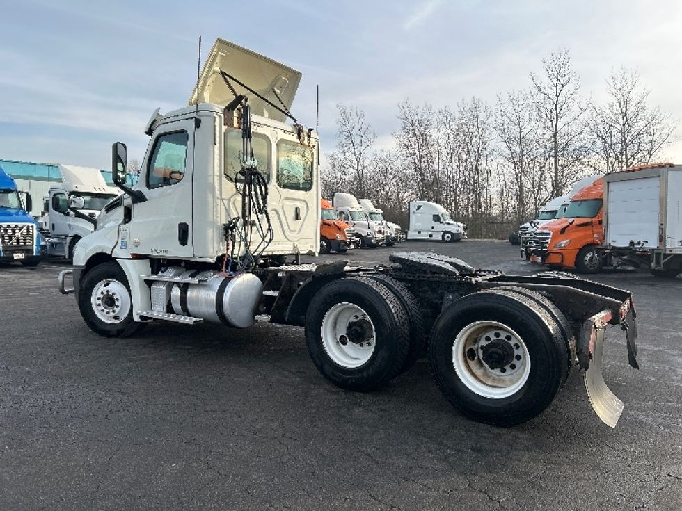 Day Cab Tractor-Heavy Duty Tractors-Freightliner-2018-T12664ST-Obetz-OH-611,850\n\t\tmiles-$ 31,250 - Image 5