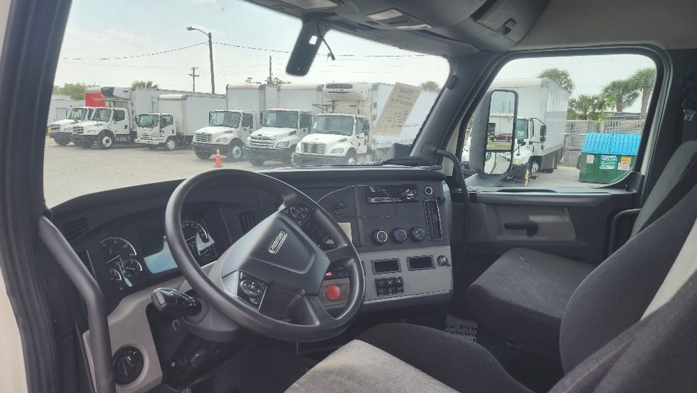 Day Cab Tractor-Heavy Duty Tractors-Freightliner-2018-T12664ST-Ocala-FL-398,480\n\t\tmiles-$ 44,250 - Image 10