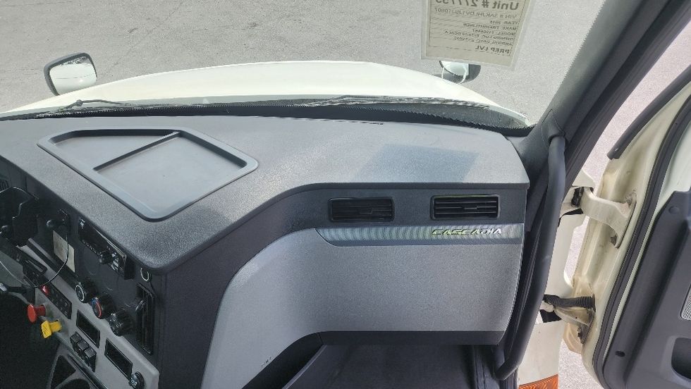 Day Cab Tractor-Heavy Duty Tractors-Freightliner-2018-T12664ST-Ocala-FL-398,480\n\t\tmiles-$ 44,250 - Image 13