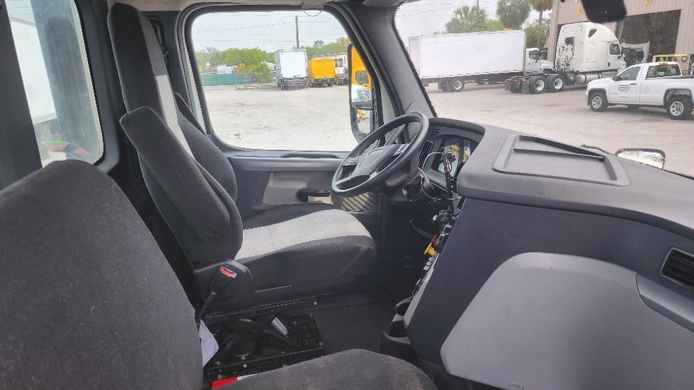 Day Cab Tractor-Heavy Duty Tractors-Freightliner-2018-T12664ST-Ocala-FL-398,480\n\t\tmiles-$ 44,250 - Image 14