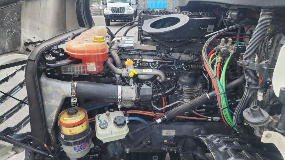 Day Cab Tractor-Heavy Duty Tractors-Freightliner-2018-T12664ST-Ocala-FL-398,480\n\t\tmiles-$ 44,250 - Image 16