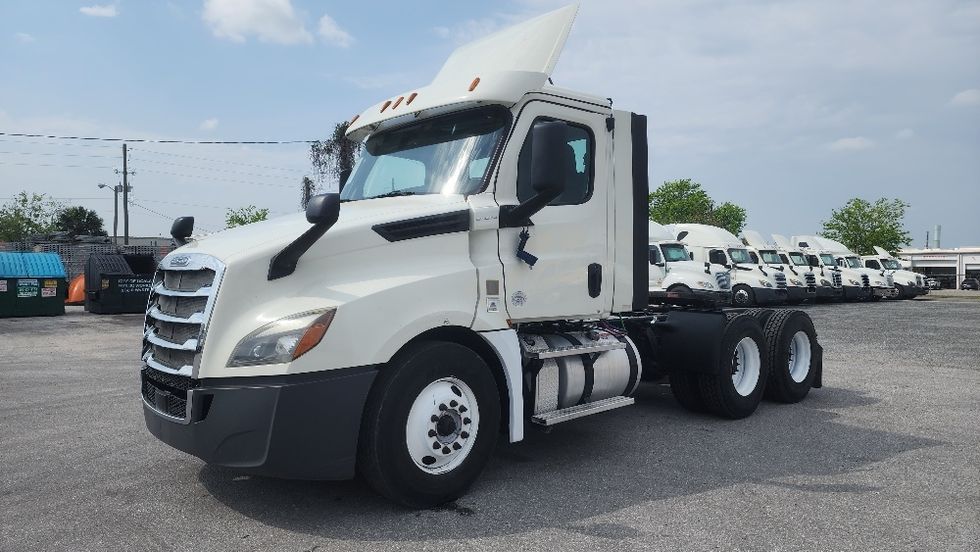 Day Cab Tractor-Heavy Duty Tractors-Freightliner-2018-T12664ST-Ocala-FL-398,480\n\t\tmiles-$ 44,250 - Image 3