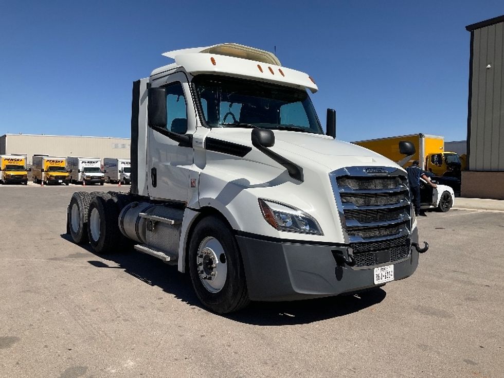 Your Next Used 2018 Freightliner T12664ST, 277939, Is For Sale And