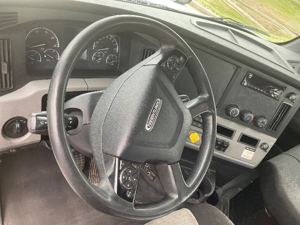 Day Cab Tractor-Heavy Duty Tractors-Freightliner-2018-T12664ST-Oklahoma City-OK-431,498\n\t\tmiles-$ 47,000 - Image 10