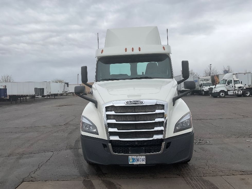 Day Cab Tractor-Heavy Duty Tractors-Freightliner-2018-T12664ST-Oklahoma City-OK-431,498\n\t\tmiles-$ 47,000 - Image 2