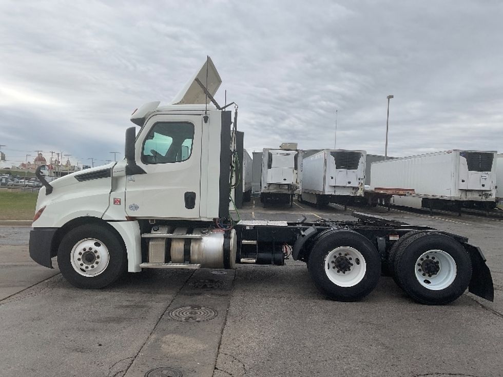 Day Cab Tractor-Heavy Duty Tractors-Freightliner-2018-T12664ST-Oklahoma City-OK-431,498\n\t\tmiles-$ 47,000 - Image 4