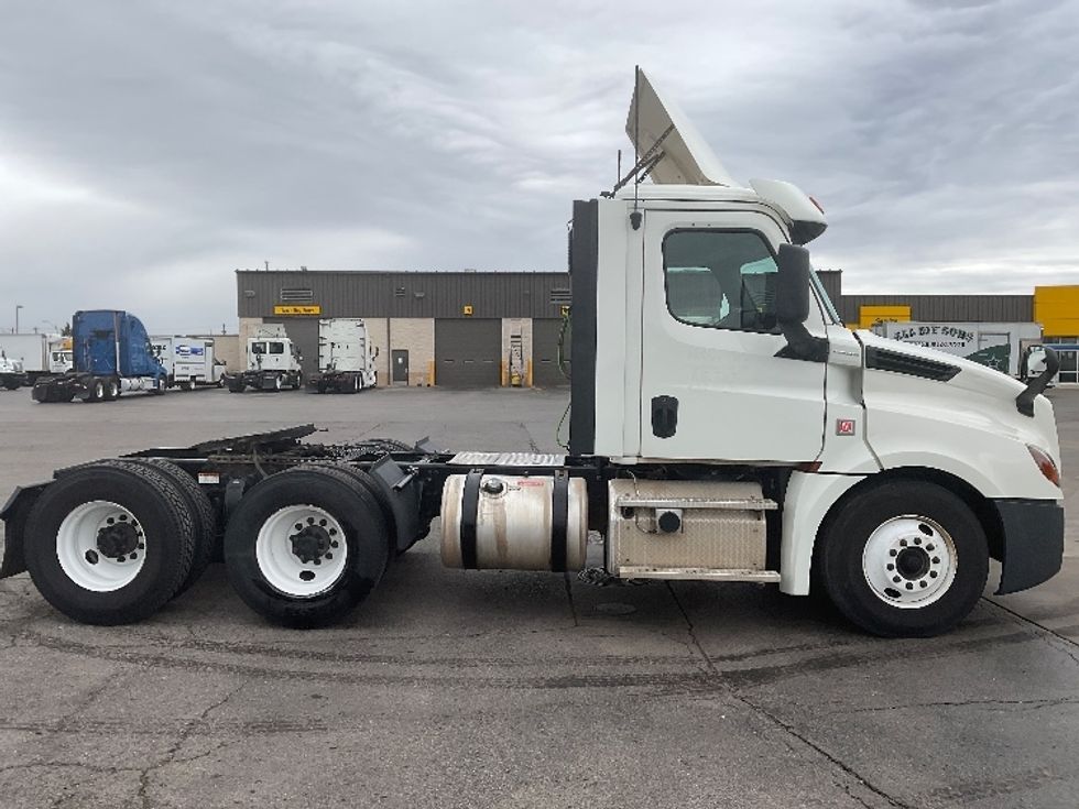 Day Cab Tractor-Heavy Duty Tractors-Freightliner-2018-T12664ST-Oklahoma City-OK-431,498\n\t\tmiles-$ 47,000 - Image 8