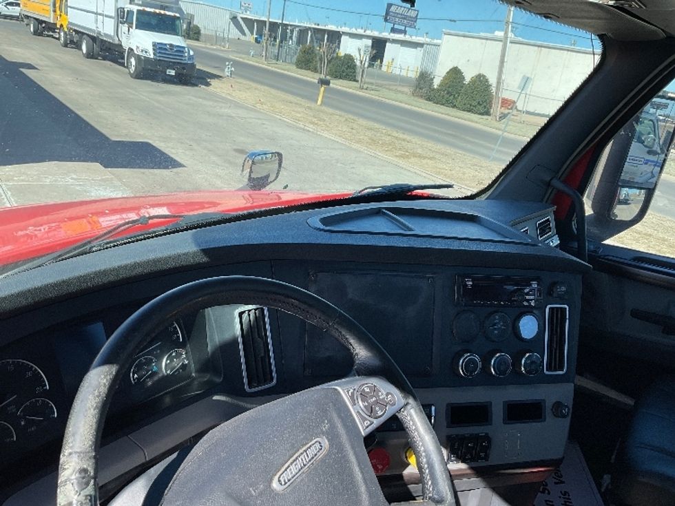 Day Cab Tractor-Heavy Duty Tractors-Freightliner-2018-T12664ST-Oklahoma City-OK-610,207\n\t\tmiles-$ 37,250 - Image 10