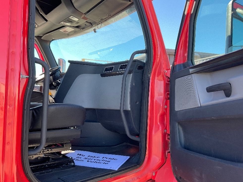 Day Cab Tractor-Heavy Duty Tractors-Freightliner-2018-T12664ST-Oklahoma City-OK-610,207\n\t\tmiles-$ 37,250 - Image 12