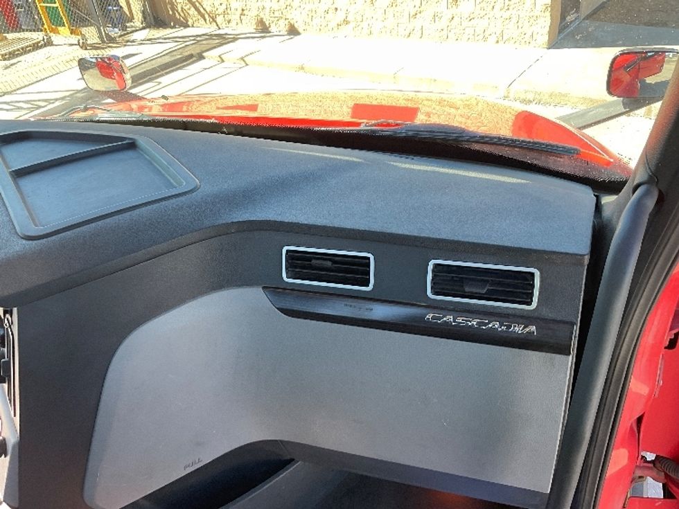 Day Cab Tractor-Heavy Duty Tractors-Freightliner-2018-T12664ST-Oklahoma City-OK-610,207\n\t\tmiles-$ 37,250 - Image 13