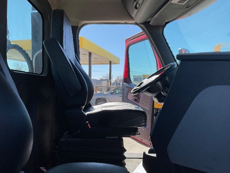 Day Cab Tractor-Heavy Duty Tractors-Freightliner-2018-T12664ST-Oklahoma City-OK-610,207\n\t\tmiles-$ 37,250 - Image 14