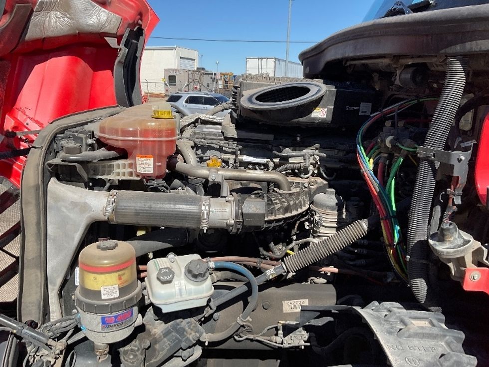 Day Cab Tractor-Heavy Duty Tractors-Freightliner-2018-T12664ST-Oklahoma City-OK-610,207\n\t\tmiles-$ 37,250 - Image 15