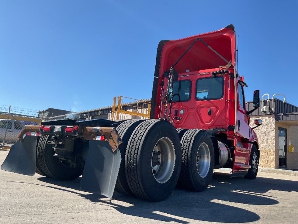 Day Cab Tractor-Heavy Duty Tractors-Freightliner-2018-T12664ST-Oklahoma City-OK-610,207\n\t\tmiles-$ 37,250 - Image 7