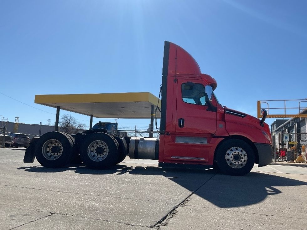 Day Cab Tractor-Heavy Duty Tractors-Freightliner-2018-T12664ST-Oklahoma City-OK-610,207\n\t\tmiles-$ 37,250 - Image 8