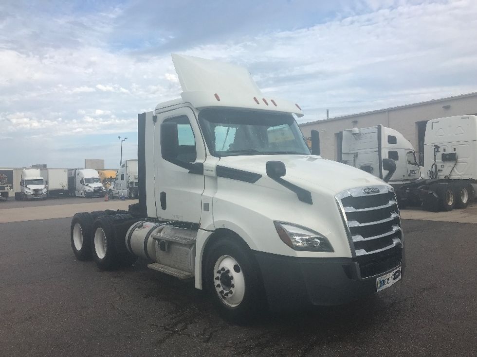 Day Cab Tractor-Heavy Duty Tractors-Freightliner-2018-T12664ST-Olive Branch-MS-315,269\n\t\tmiles-$ 52,250 - Image 1