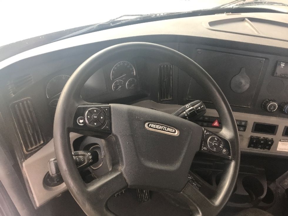 Day Cab Tractor-Heavy Duty Tractors-Freightliner-2018-T12664ST-Olive Branch-MS-315,269\n\t\tmiles-$ 52,250 - Image 11