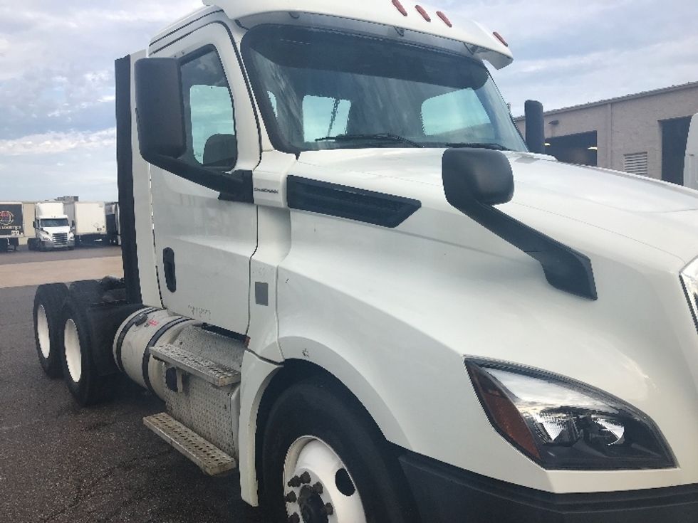 Day Cab Tractor-Heavy Duty Tractors-Freightliner-2018-T12664ST-Olive Branch-MS-315,269\n\t\tmiles-$ 52,250 - Image 17