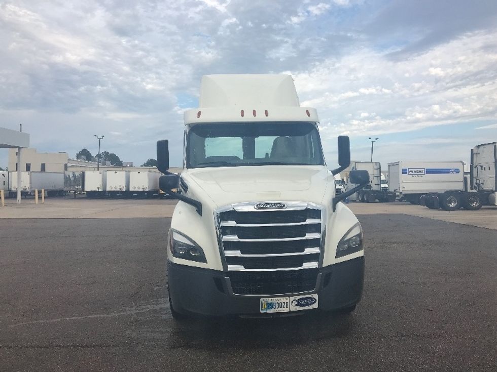 Day Cab Tractor-Heavy Duty Tractors-Freightliner-2018-T12664ST-Olive Branch-MS-315,269\n\t\tmiles-$ 52,250 - Image 2