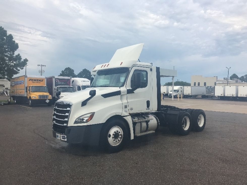 Day Cab Tractor-Heavy Duty Tractors-Freightliner-2018-T12664ST-Olive Branch-MS-315,269\n\t\tmiles-$ 52,250 - Image 3