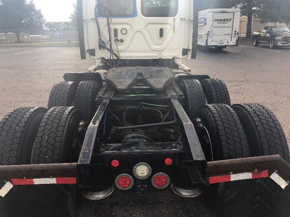 Day Cab Tractor-Heavy Duty Tractors-Freightliner-2018-T12664ST-Olive Branch-MS-315,269\n\t\tmiles-$ 52,250 - Image 6