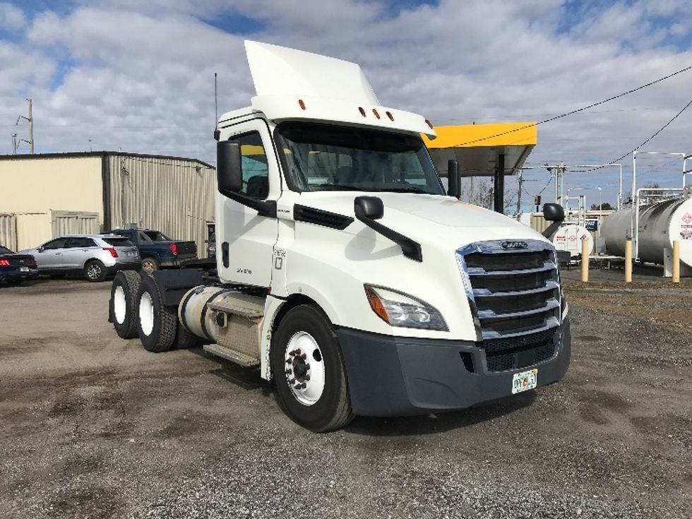 Day Cab Tractor-Heavy Duty Tractors-Freightliner-2018-T12664ST-Panama City-FL-308,280\n\t\tmiles-$ 55,500 - Image 1