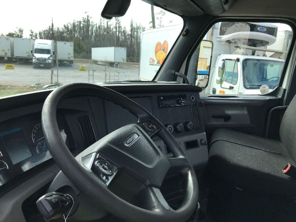 Day Cab Tractor-Heavy Duty Tractors-Freightliner-2018-T12664ST-Panama City-FL-308,280\n\t\tmiles-$ 55,500 - Image 10