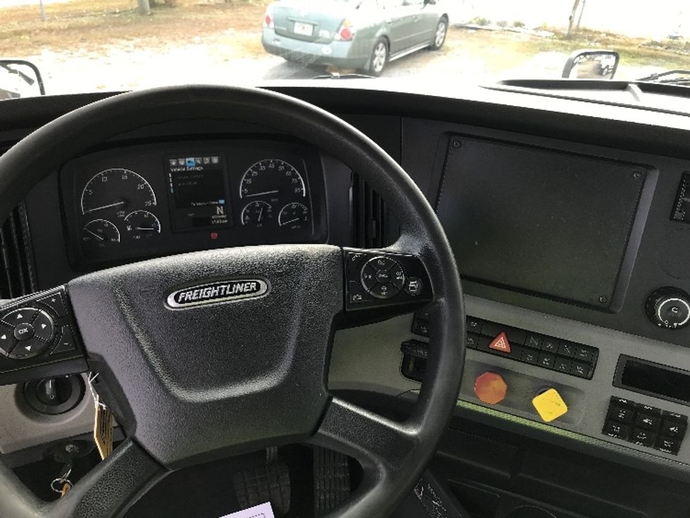 Day Cab Tractor-Heavy Duty Tractors-Freightliner-2018-T12664ST-Panama City-FL-308,280\n\t\tmiles-$ 55,500 - Image 11