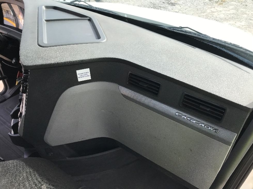 Day Cab Tractor-Heavy Duty Tractors-Freightliner-2018-T12664ST-Panama City-FL-308,280\n\t\tmiles-$ 55,500 - Image 13