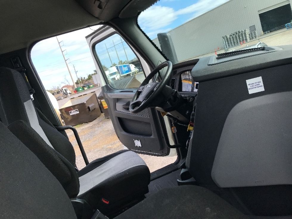 Day Cab Tractor-Heavy Duty Tractors-Freightliner-2018-T12664ST-Panama City-FL-308,280\n\t\tmiles-$ 55,500 - Image 14