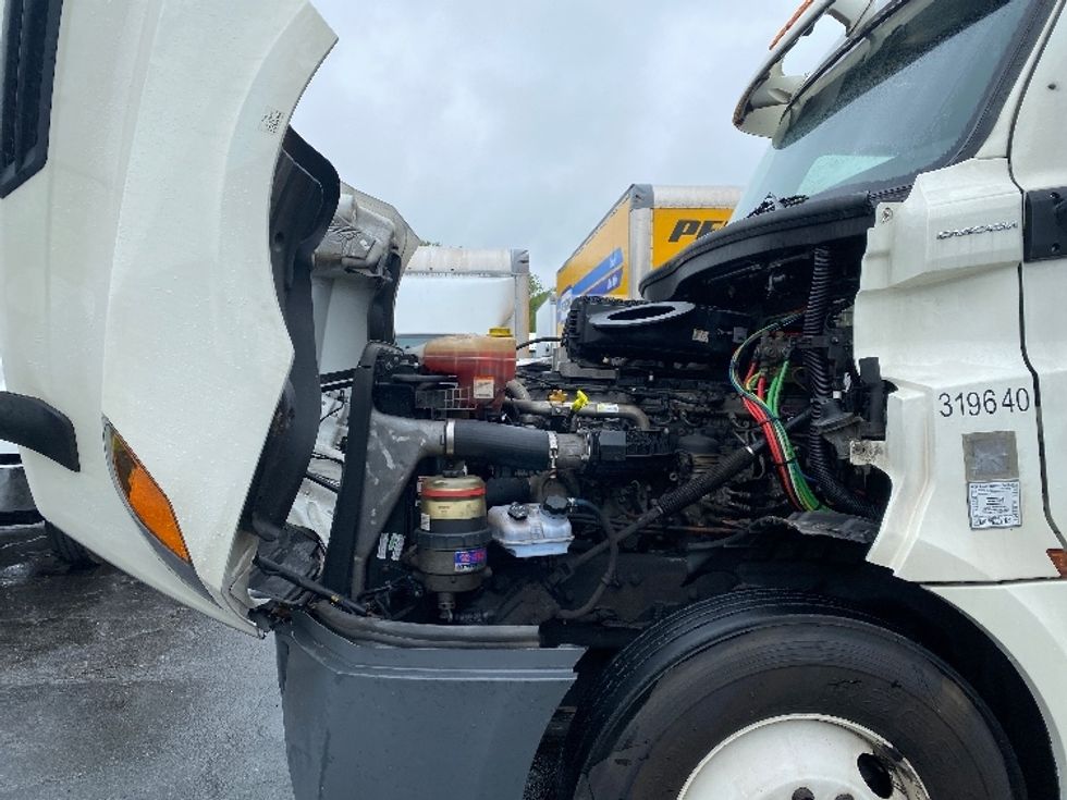 Day Cab Tractor-Heavy Duty Tractors-Freightliner-2018-T12664ST-Parsippany-NJ-235,777\n\t\tmiles-$ 48,250 - Image 16